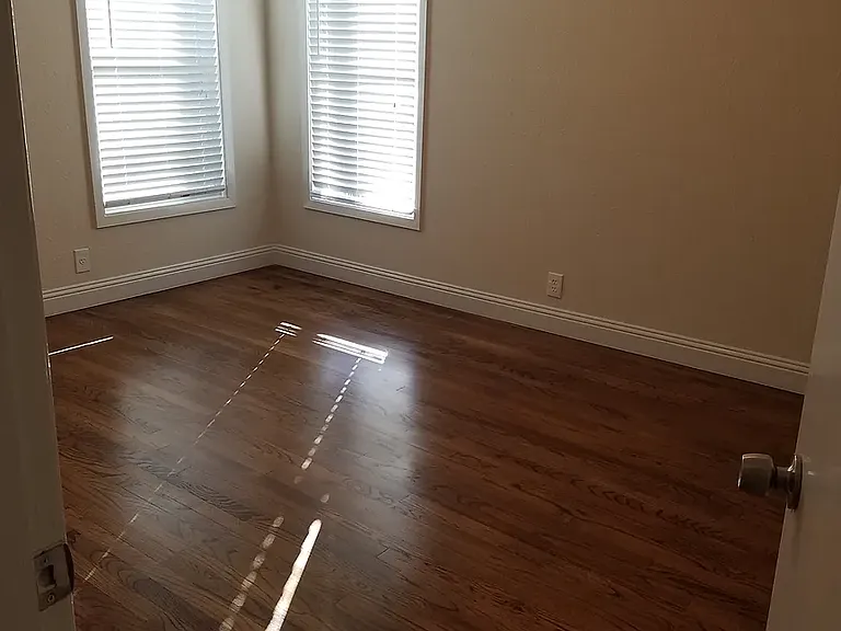 212 Oak Dr E — Photo 5
