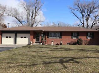 5620 Yucca Rd, Hutchinson, KS 67502