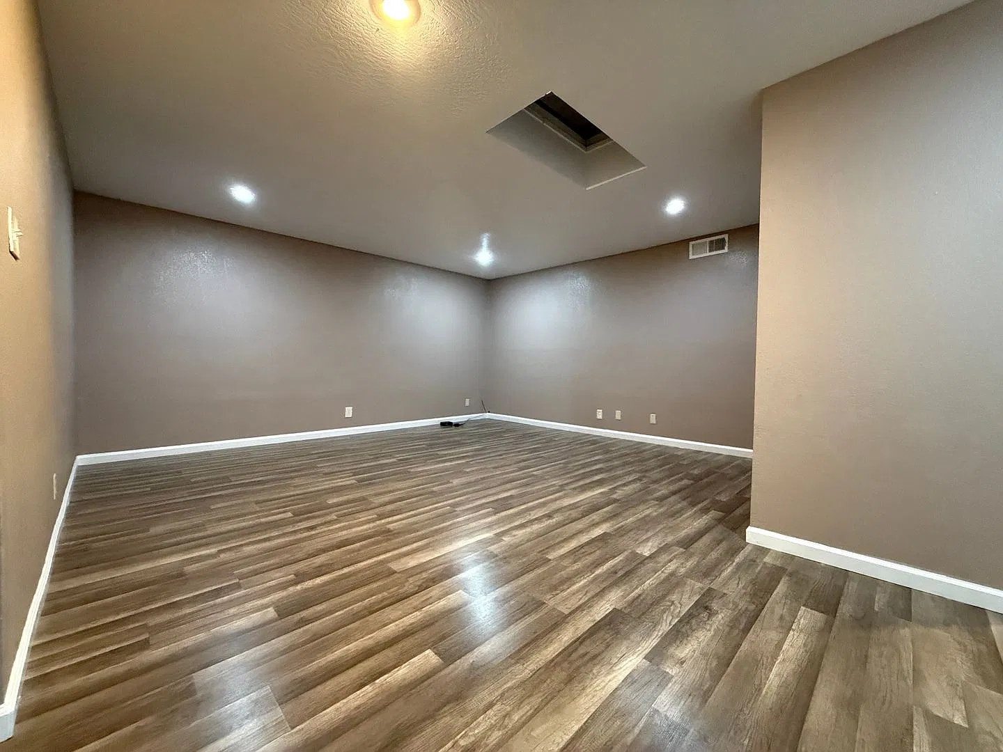 1548 Hudson Street — Photo 3