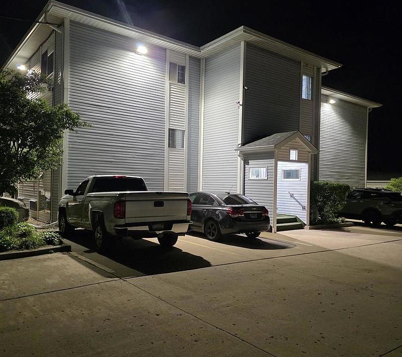 1st image of 3130 W Monroe St APT 308