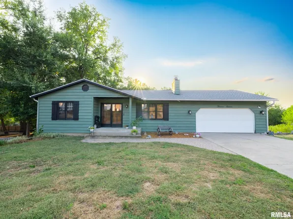 1311 Parkway Dr, Pekin, IL 61554