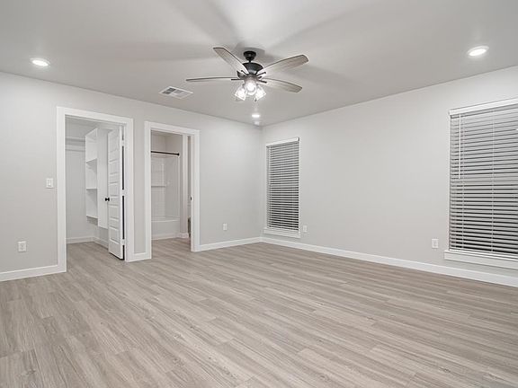5th image of 6008 Sparrow St