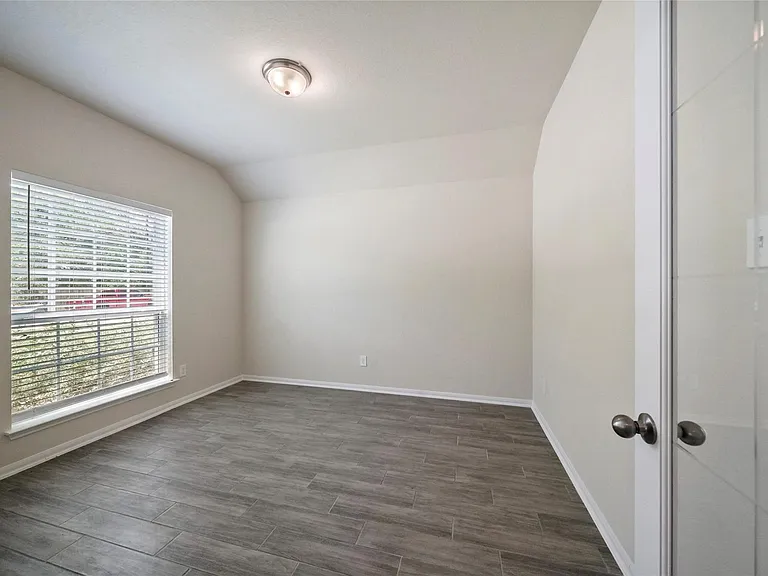 3227 Fairhaven Ln — Photo 6