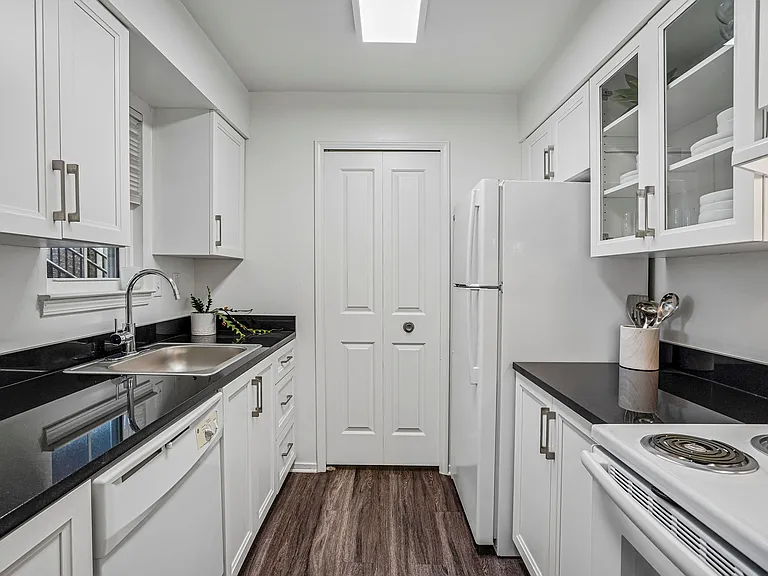 Citation Club Apartments — Photo 28