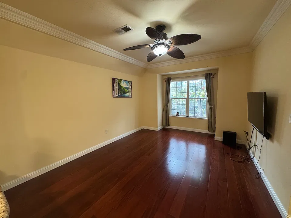 422 E Evelyn Ave #204