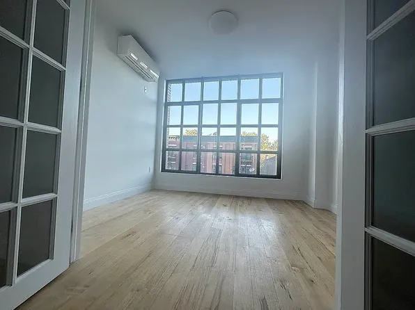 564 Saint Johns Place image 3 of 21