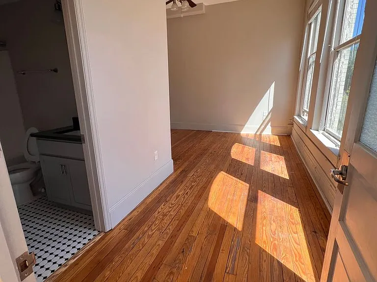 442 Main St — Photo 3