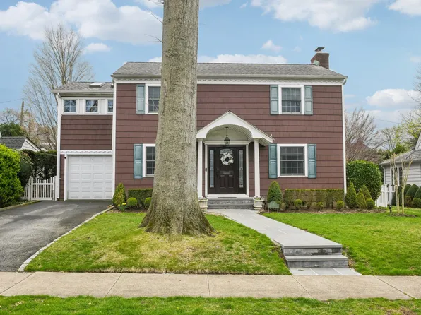 8 Beech Street, Garden City, NY 11530