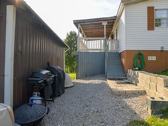 3rd image of 103 Fox Cir