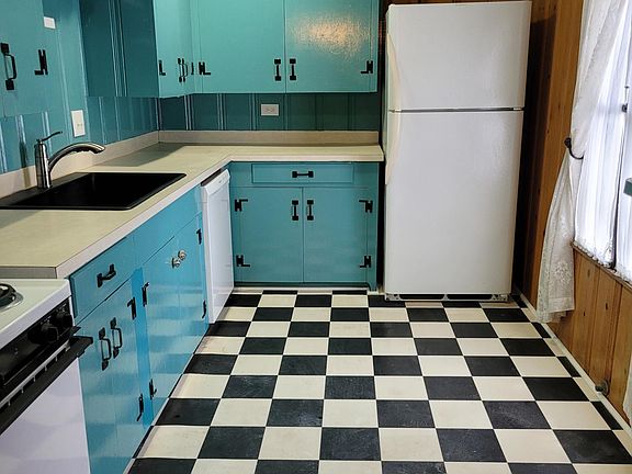 5th image of 1308 E Washington Ave #4