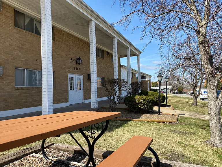 Carriage Hill Apartments — Photo 7