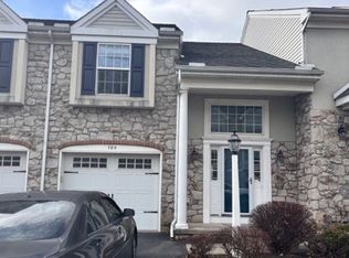 785 Oak Leaf Ln, Harrisburg, PA 17111