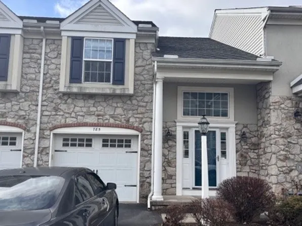 785 Oak Leaf Ln, Harrisburg, PA 17111