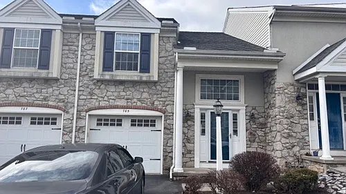 785 Oak Leaf Ln Photo 1
