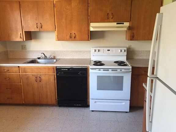 5th image of 1933-1935 S Market Blvd #6
