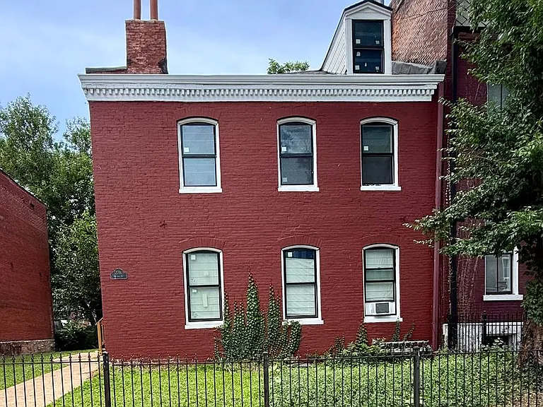 2711 Indiana Ave — Photo 1