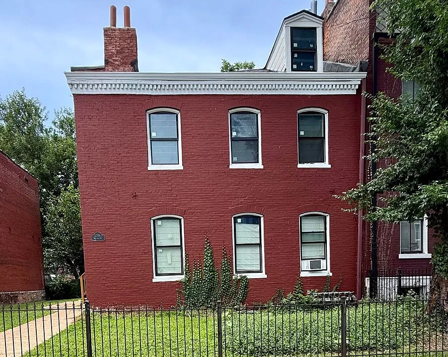 2711 Indiana Ave