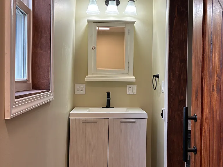 255 McKnight St — Photo 9