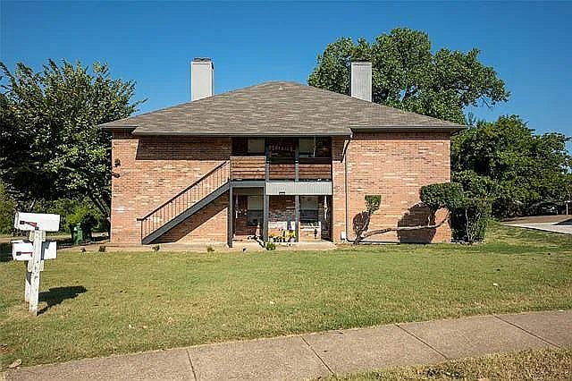 4plex - Exterior View (818A - downstairs to the left)