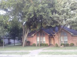820 Cedarwood Dr, Cedar Hill, TX 75104