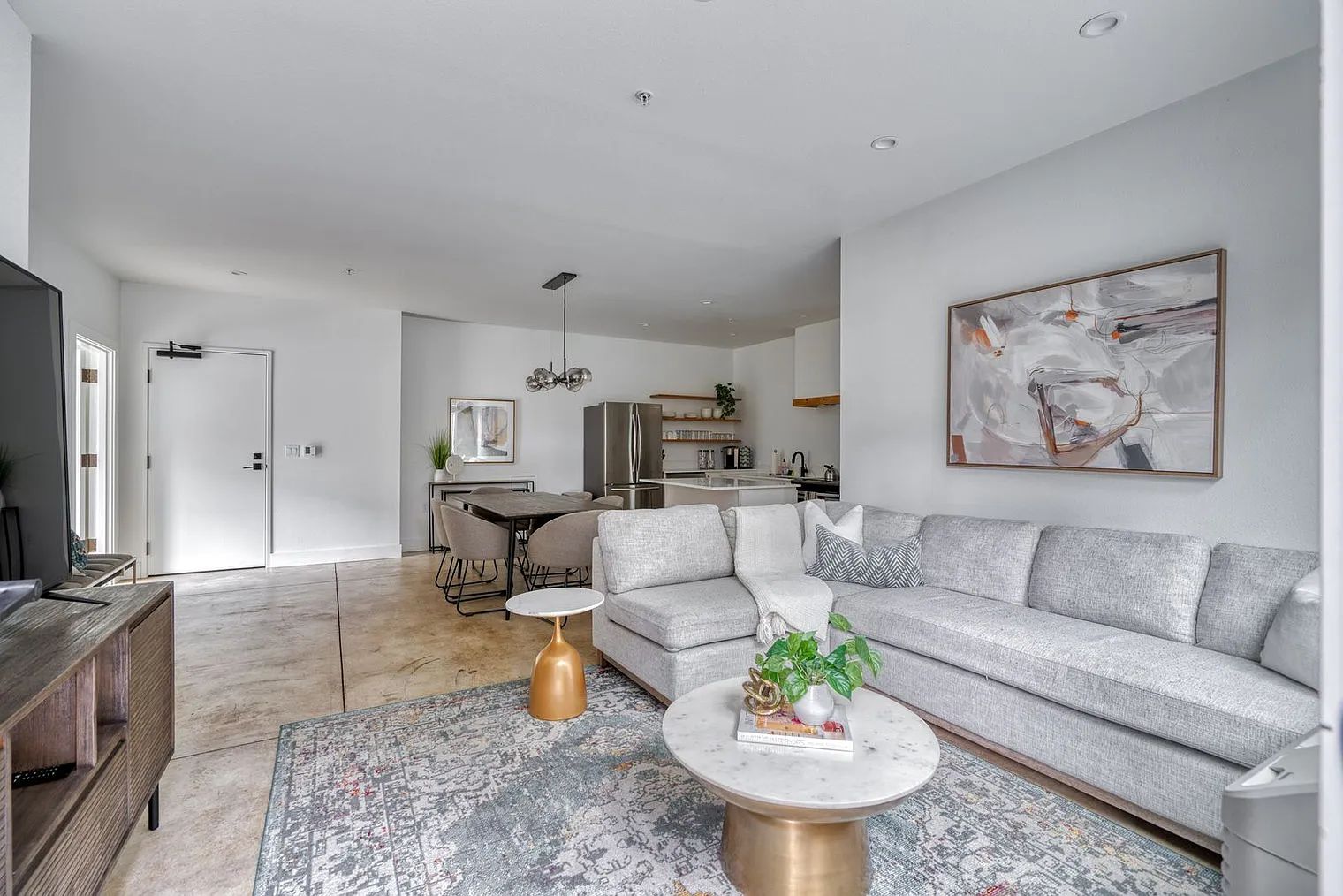 2 bed, 2.0 bath, 742 sqft, $4,124 — Photo 2