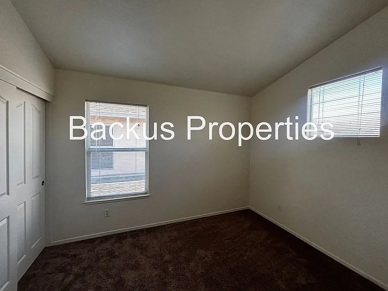 1065 Kensington Way — Photo 15