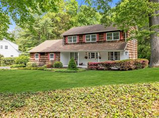35 Edcris Ln, Huntington, NY 11743
