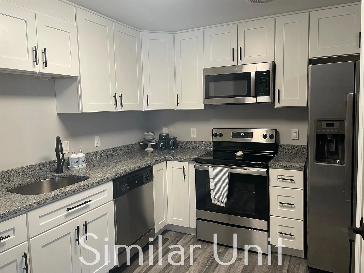 2 bed, 1.0 bath, 1050 sqft, $2,275 — Photo 2