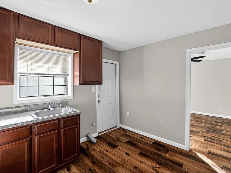 3681 Lynn Dr — Photo 18