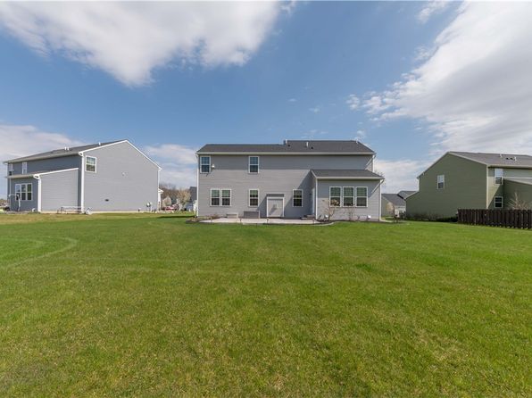 1088 Harlowe Ln, Farmington, NY 14425