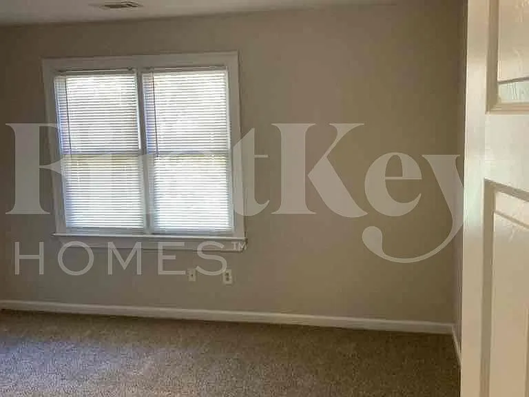 1395 Oakengate Dr — Photo 15