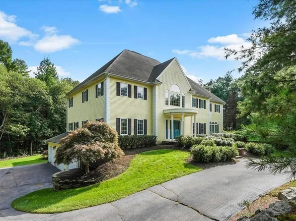 208 Far Reach Rd, Westwood, MA 02090