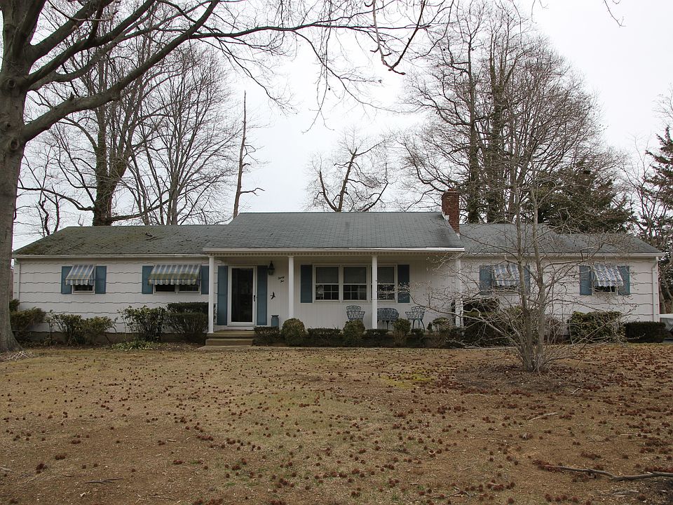 1st image of 32 Heritage Dr