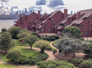 7B Cove Ln N, North Bergen, NJ 07047