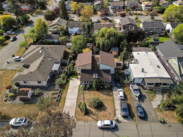 2253 Malaview Ave, Sidney, BC V8L 2E6