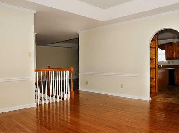 4th image of 609 Bennington Ct