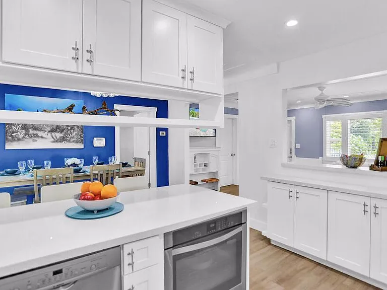 42 SW 12th St — Photo 13