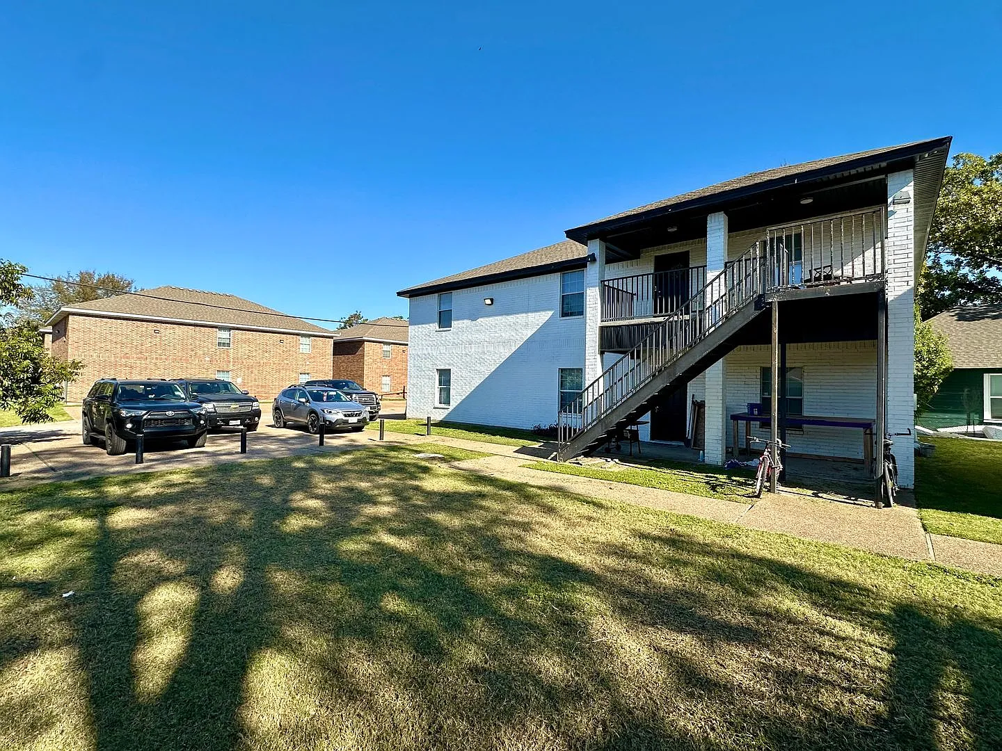 HUGE 4-Bed, 2-Bath Duplex Four Blocks From Baylor Campus & Minutes from Downtown! — Photo 3