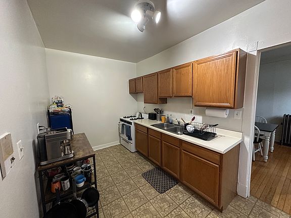 5th image of 3623 N Pine Grove Ave APT 2E