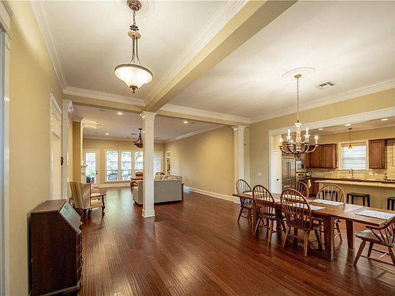 3rd image of 38 Fairway Oaks Dr