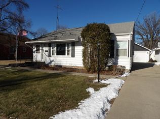 1126 W Harrison St, Freeport, IL 61032