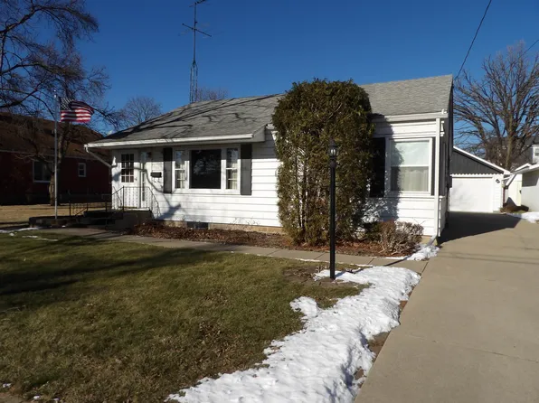 1126 W Harrison St, Freeport, IL 61032