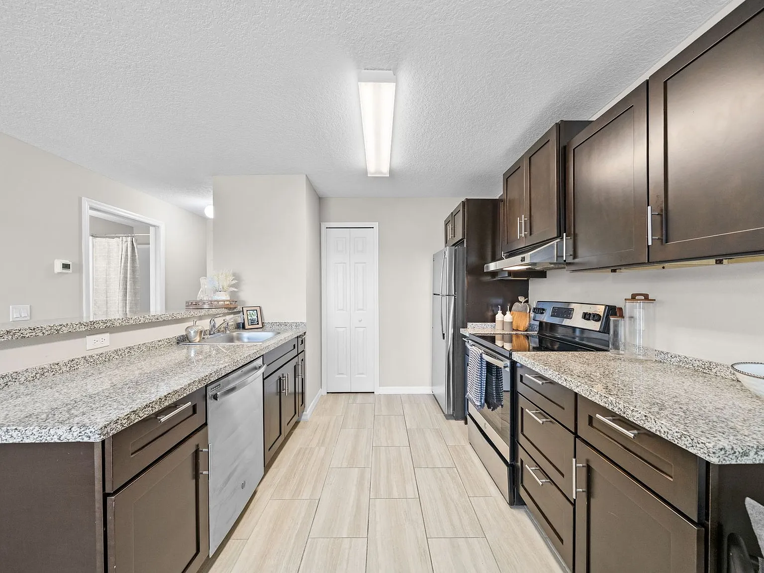Mercury Cove Apartments — Photo 3