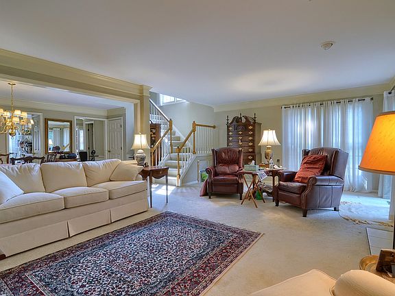 4th image of 16749 Country Knoll Dr