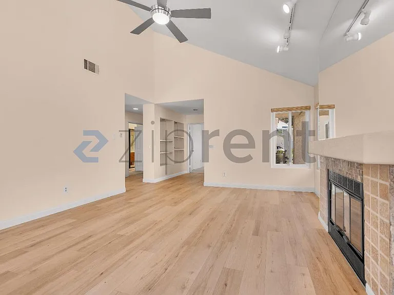 12132 Caddy Row — Photo 2