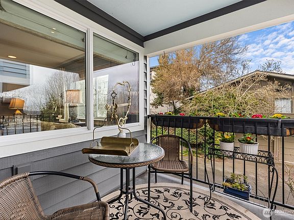 5th image of 3414 33rd Avenue SW