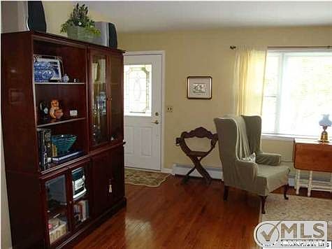 5th image of 27 Beaverbrook Dr