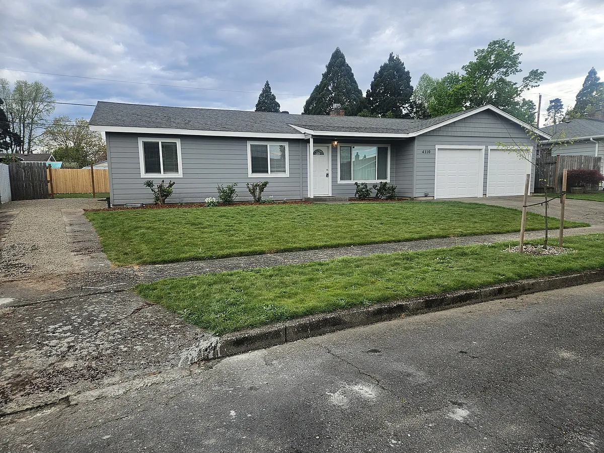 Building Photo - 4110 Coolidge Dr SE