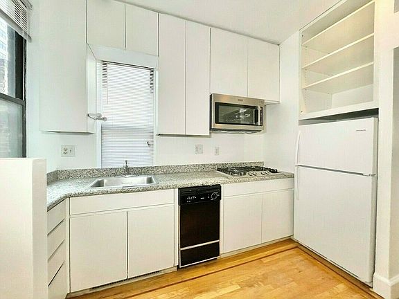 4th image of 234 E 58th St #17A