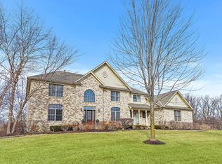 8 Harrington Ct, Hawthorn Woods, IL 60047